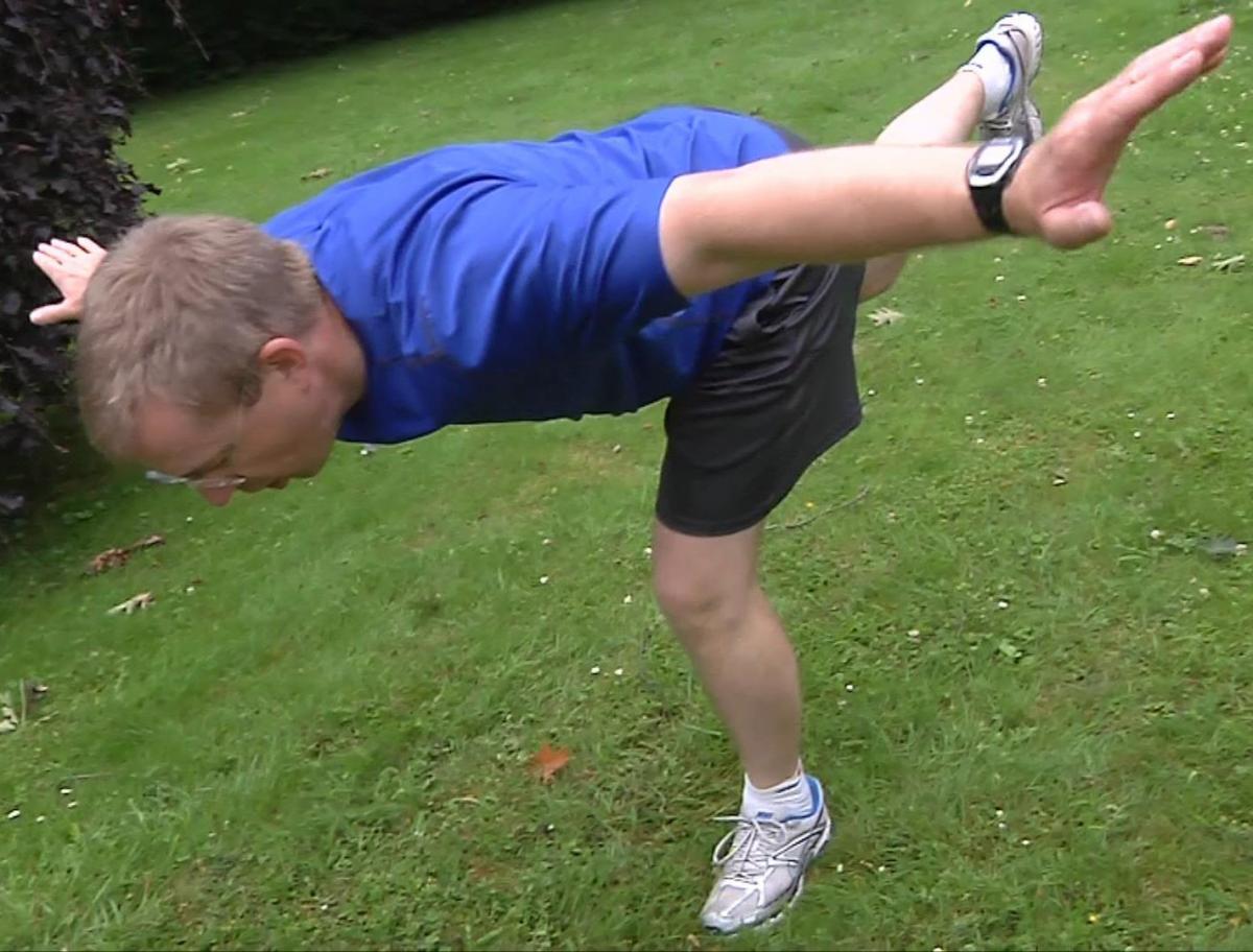 Personal Trainer Gütersloh Christian Wagner mit Klient in der Standwaage